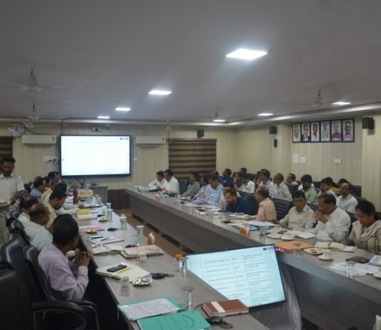 समय-सीमा बैठक में शासकीय योजनाओं की प्रगति की समीक्षा, लंबित प्रकरणों का समय पर निराकरण करने के निर्देश…