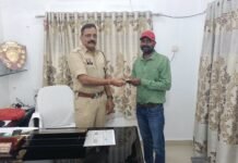 राजनांदगांव: गणेश विसर्जन झांकी में गुम हुआ चांदी का कड़ा, पुलिस ने तलाश कर मालिक को लौटाया…