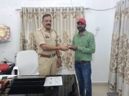 राजनांदगांव: गणेश विसर्जन झांकी में गुम हुआ चांदी का कड़ा, पुलिस ने तलाश कर मालिक को लौटाया…