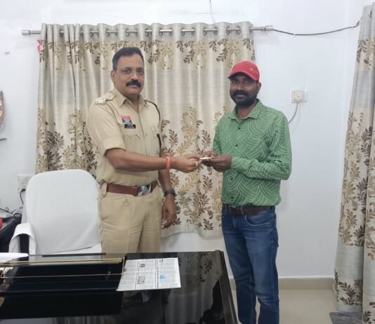 राजनांदगांव: गणेश विसर्जन झांकी में गुम हुआ चांदी का कड़ा, पुलिस ने तलाश कर मालिक को लौटाया…