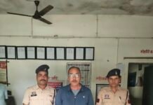 राजनांदगांव: फौजी ढाबा में अवैध शराब बिक्री का खुलासा, 52 पौवा गोवा व्हिस्की जब्त…