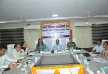 जिला विकास समन्वय एवं निगरानी समिति (दिशा) की बैठक संपन्न, सांसद संतोष पांडे ने की विभिन्न विभागों के कार्यों की समीक्षा…